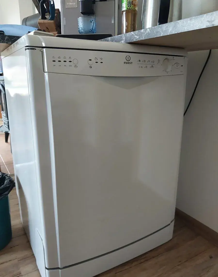Myčka na nádobí indesit