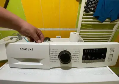 Pračku Samsung WD80T4046CE na náhradní díly nebo opra