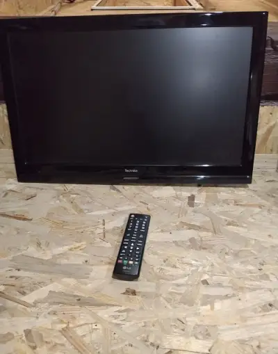 Televize Technika – 60 cm (24") - funkční