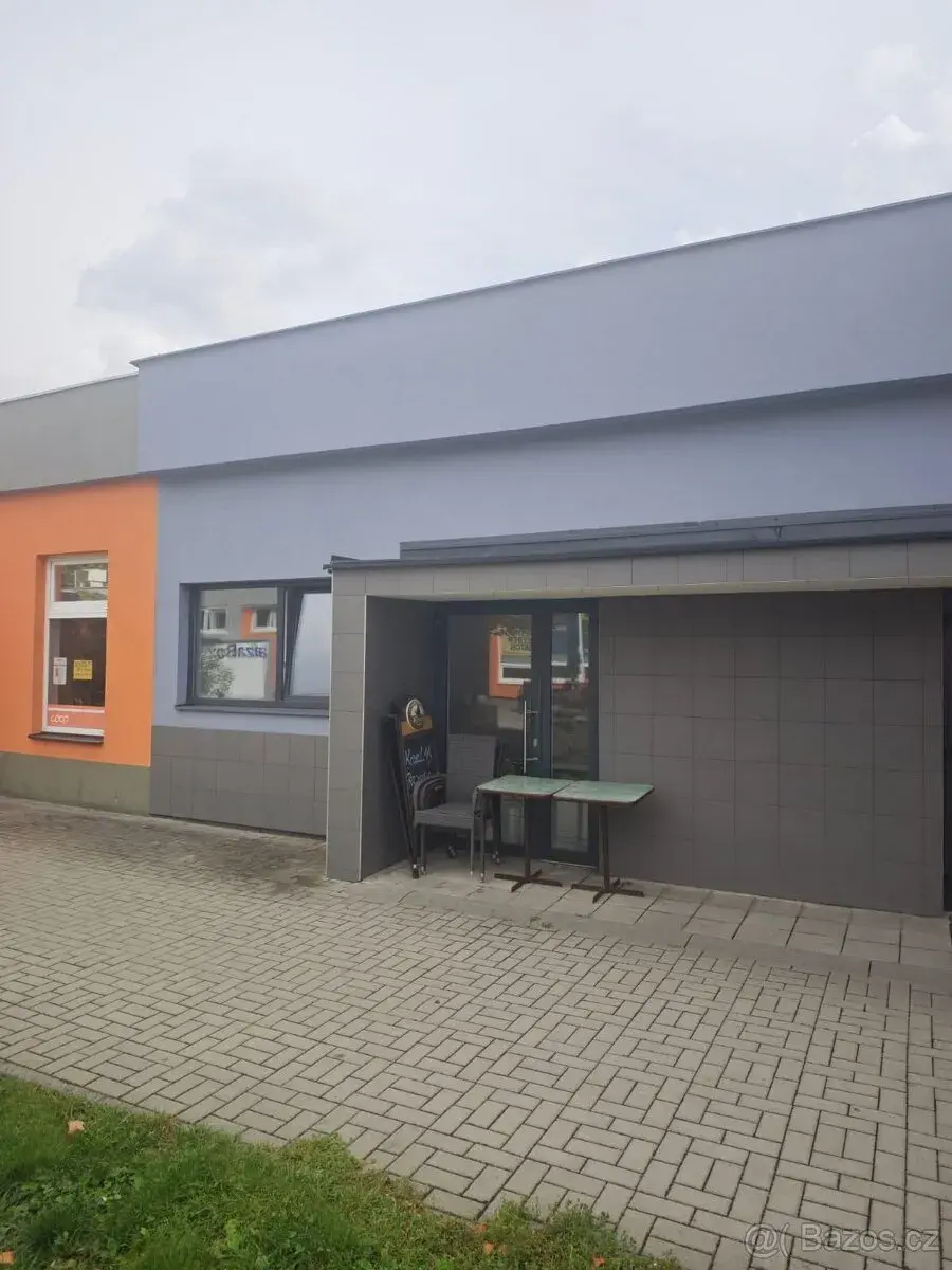 Obchodní a skladovací prostor Vsetín, Ohrada
