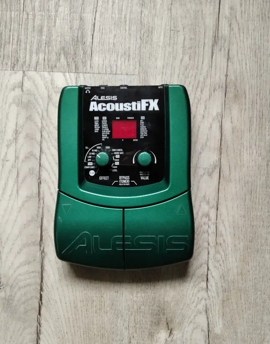 Kytarový multiefekt Alesis AcoustiFX