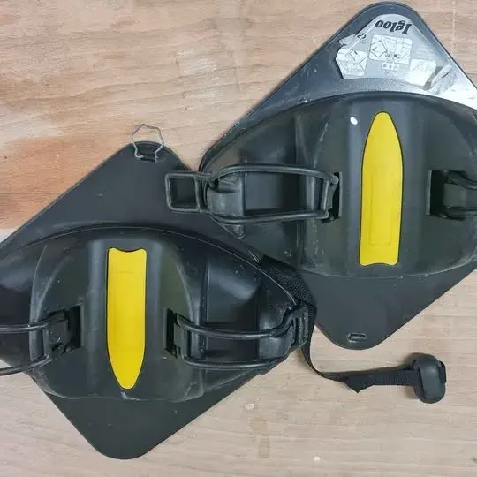 Magnetický držák, nosič na lyže - dvě sady