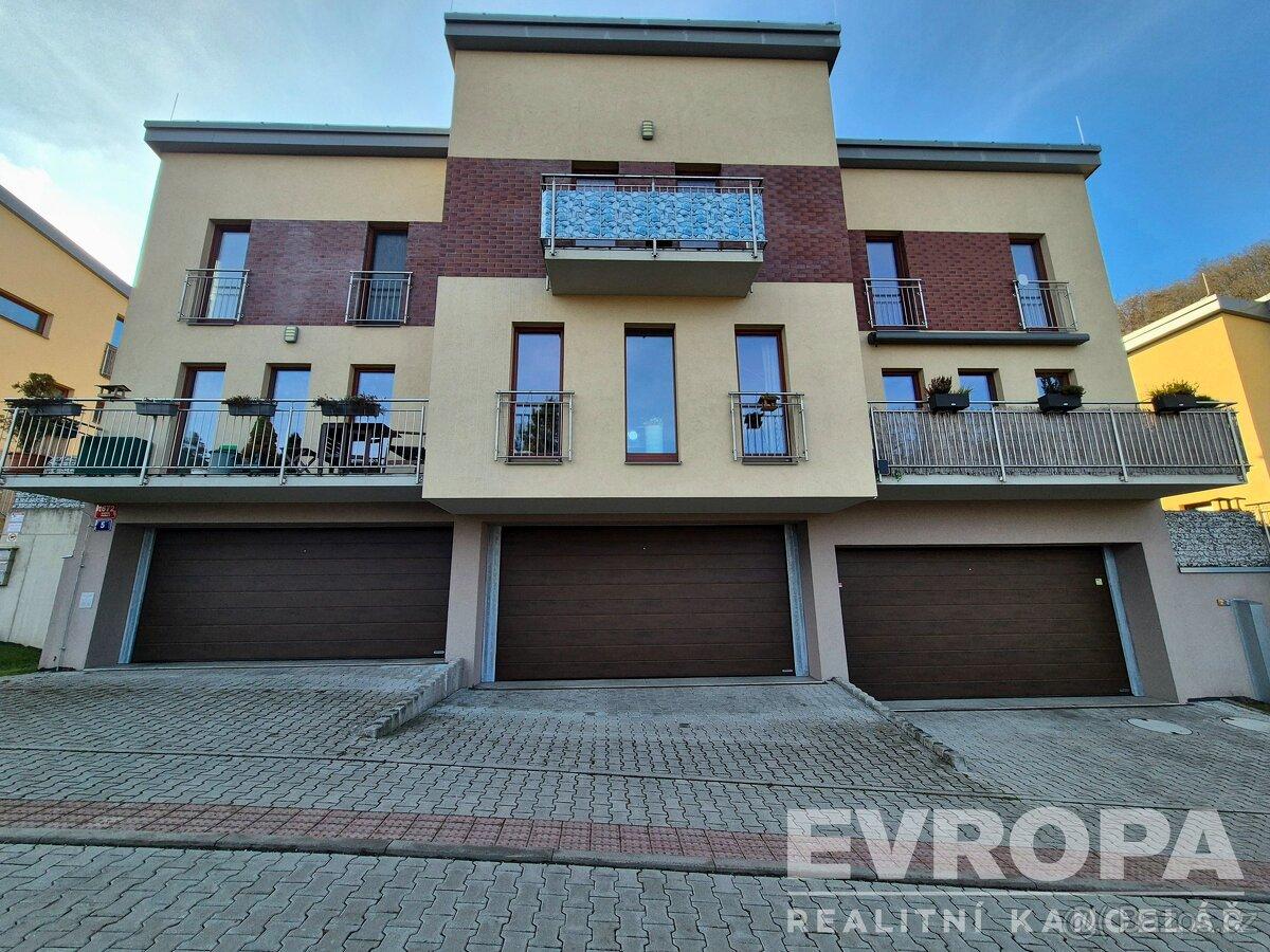 Bydlení jako v rodinném domě: Mezonet 4+kk (96 m²) s vlastní