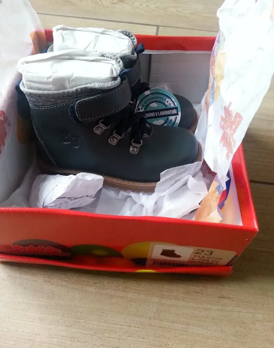 Nové - KOŽENÉ boty na zip + PAW patrol pantofle.