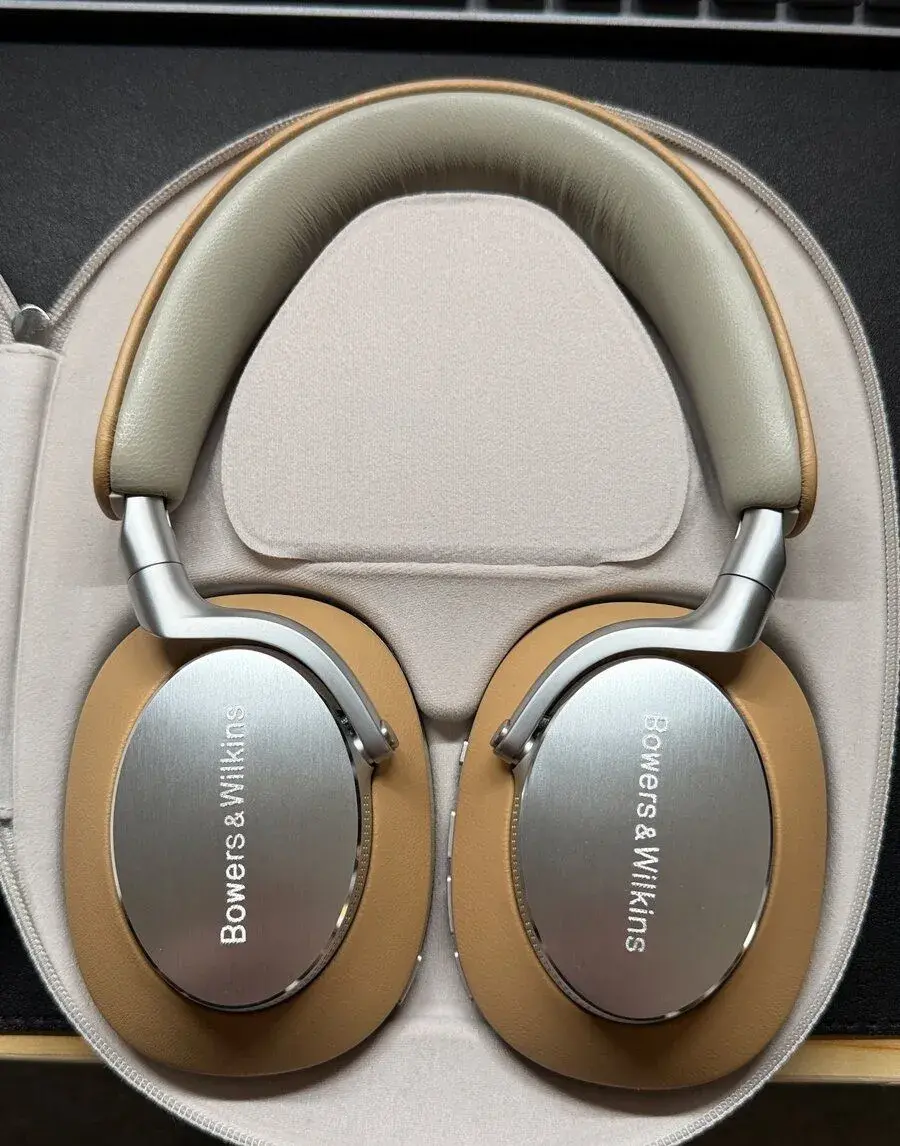 Sluchátka Bowers & Wilkins Px8