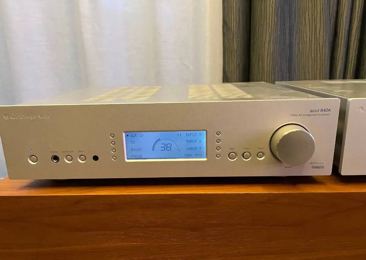 zesilovač Cambridge Audio 840A V2, Hi-End
