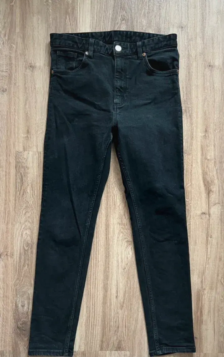 Černé džíny Monki Moop 29 slim leg mid waist 90s podzimní