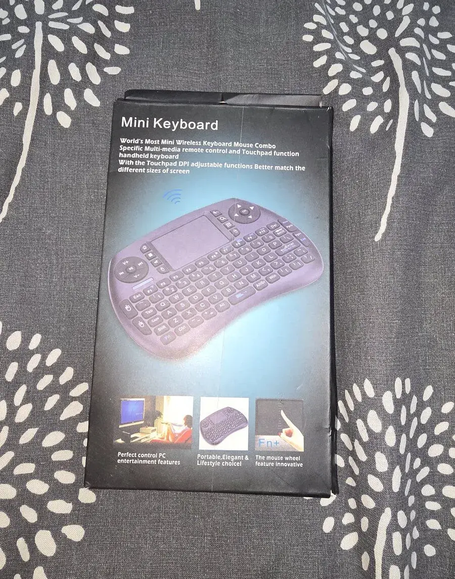 Mini bezdrátová klávesnice pro veškerou elektroniku s USB vs