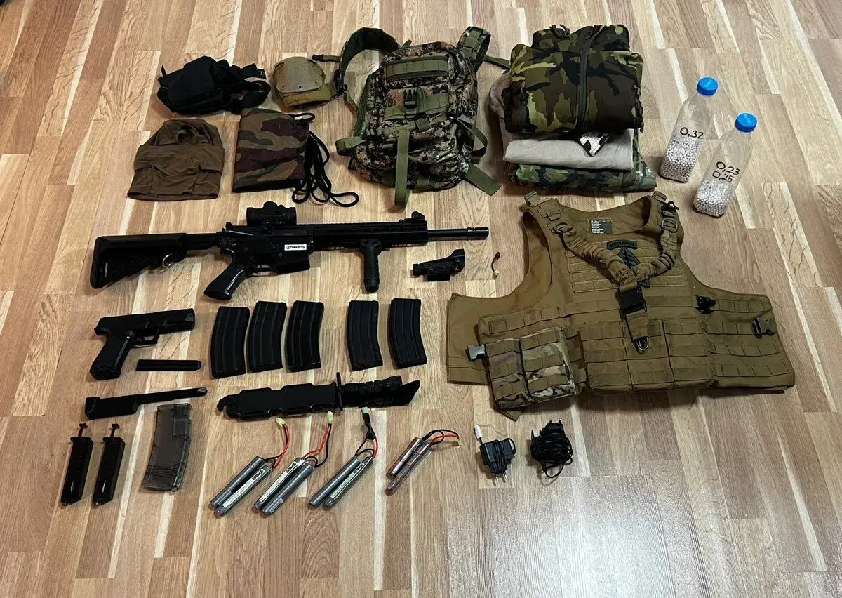 Airsoft zbraně a vybavení