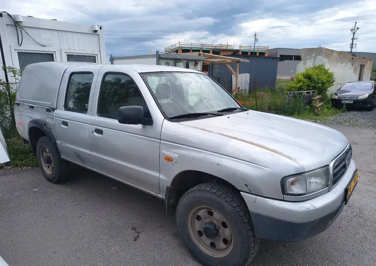 Mazda b