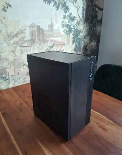 Kompaktní PC (i5, 16GB RAM, GTX 1050 Ti, SSD)