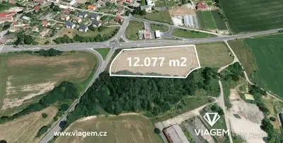 Spekulační - komerční a ostatní 12 077 m², Podíl 38 % o výmě