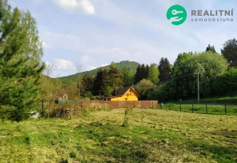 Prodej stavebního pozemku 963m² v obci Noviny pod.
