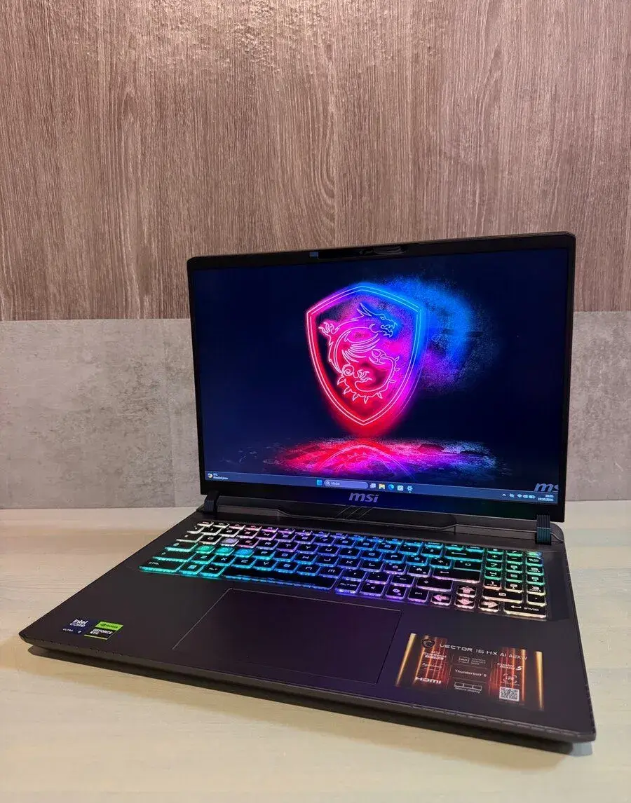 MSI Vector 16 HX AI | RTX 5080 16GB | 240Hz | NOVÝ