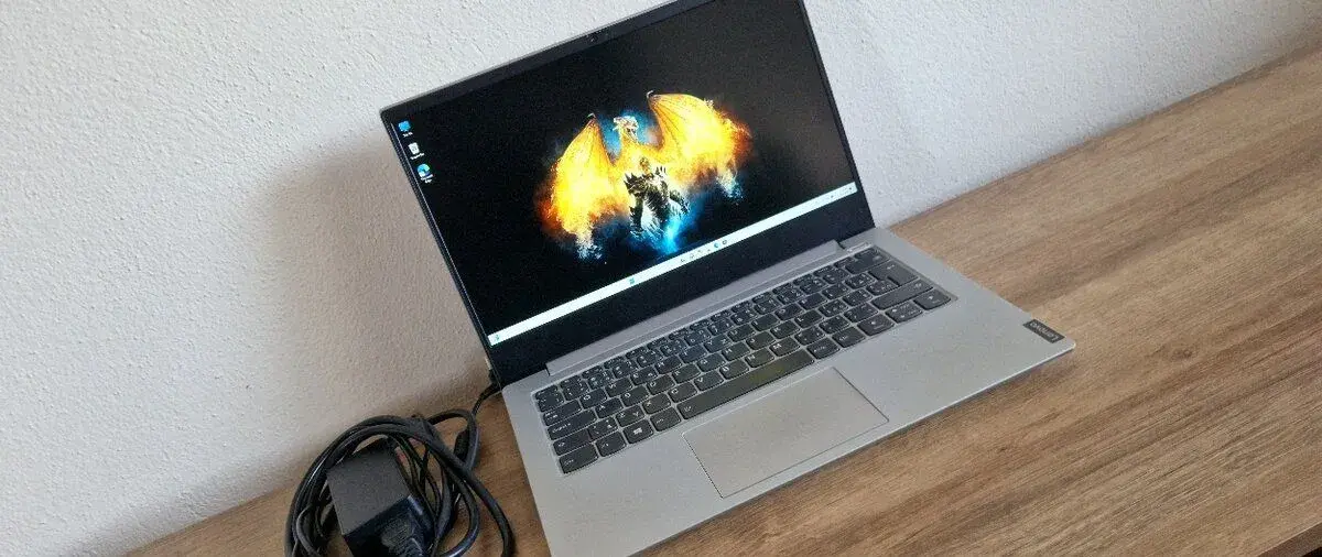 B CZ/SK/ENG Zaruka Lahsie hry Radeon 2GB grafika 14" Lenovo