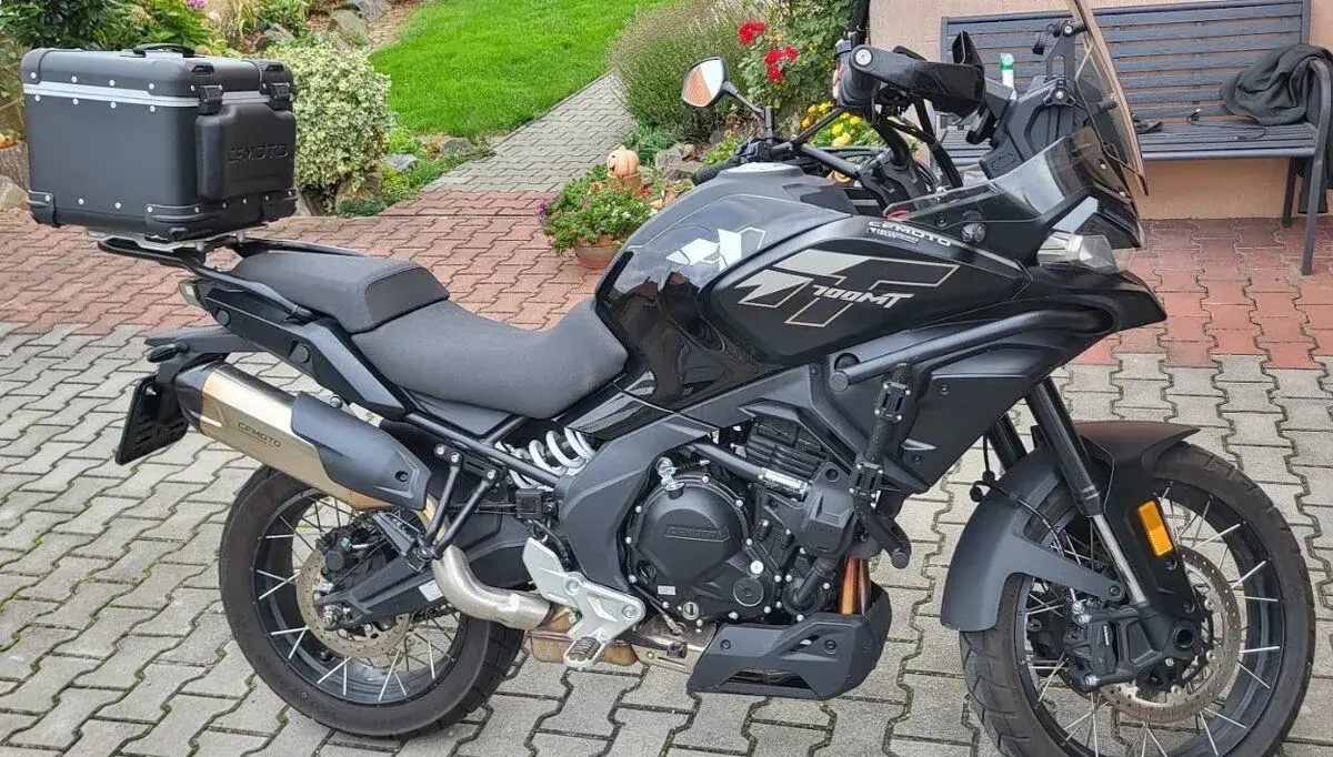 CFMOTO 700MT ADVENTURE černá