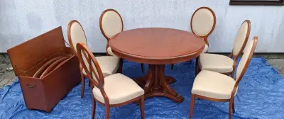Jídelní Set - Stůl+ 6 židlí a truhlu.