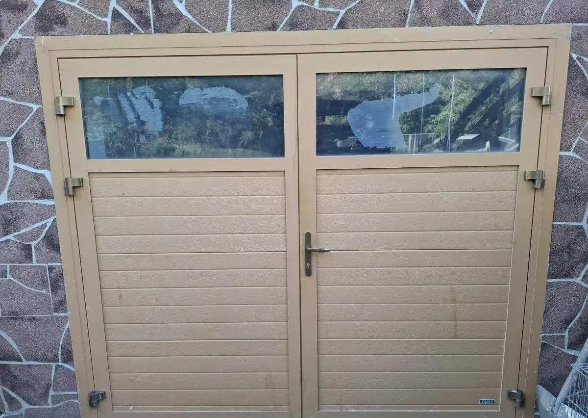 Garážová vrata dvoukřídlá