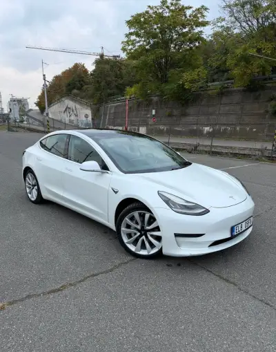 Tesla Model – 2020, 263 000 km