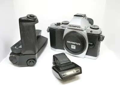 Olympus OM-D E-M5 + bohaté příslušenství