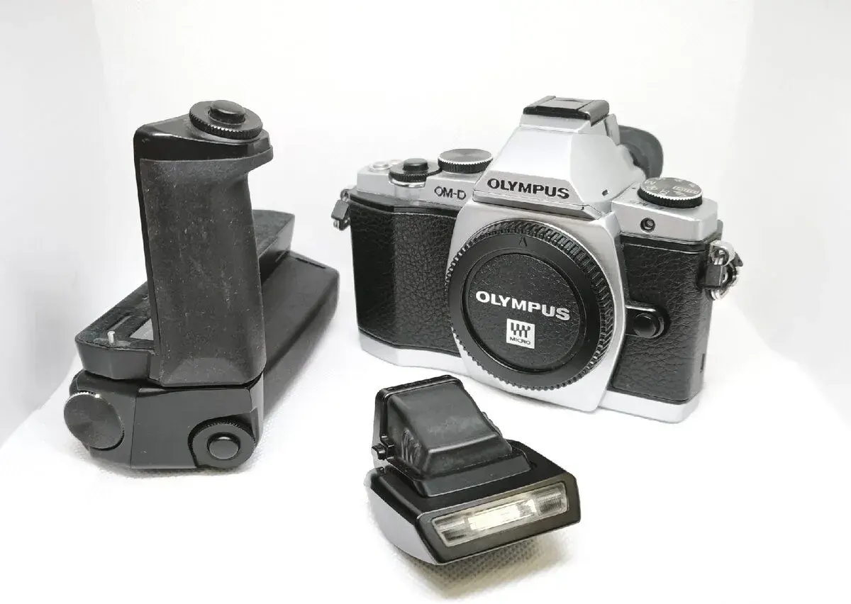 Olympus OM-D E-M5 + bohaté příslušenství