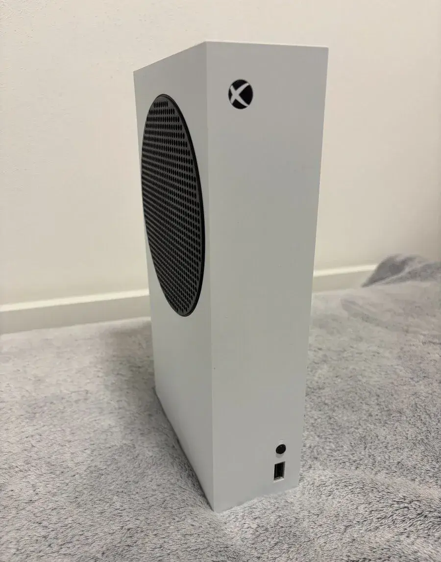 Xbox Series S + 2x ovladač