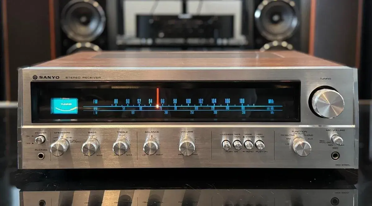 Sanyo DCX-2000L receiver