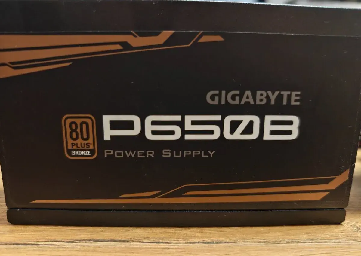 Počítačový zdroj GIGABYTE P650B