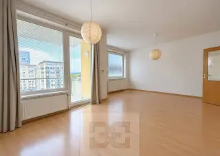 Prostorný byt 1+kk (40m2) s balkonem a sklepem na ulici Dusí