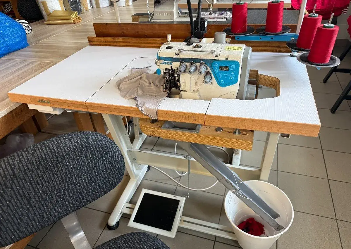 Jack C3 – průmyslový overlock