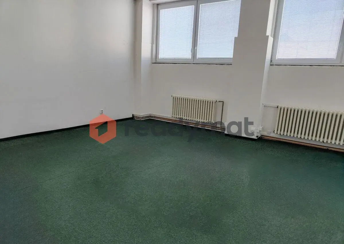 Pronájem sklady 482 m² Hodonín v průmyslovém areálu