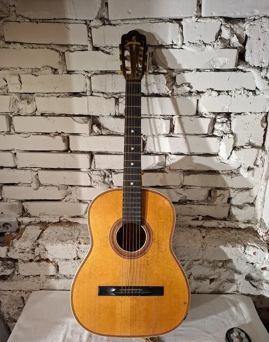 Historická kytara Cremona model 498 (50. léta)