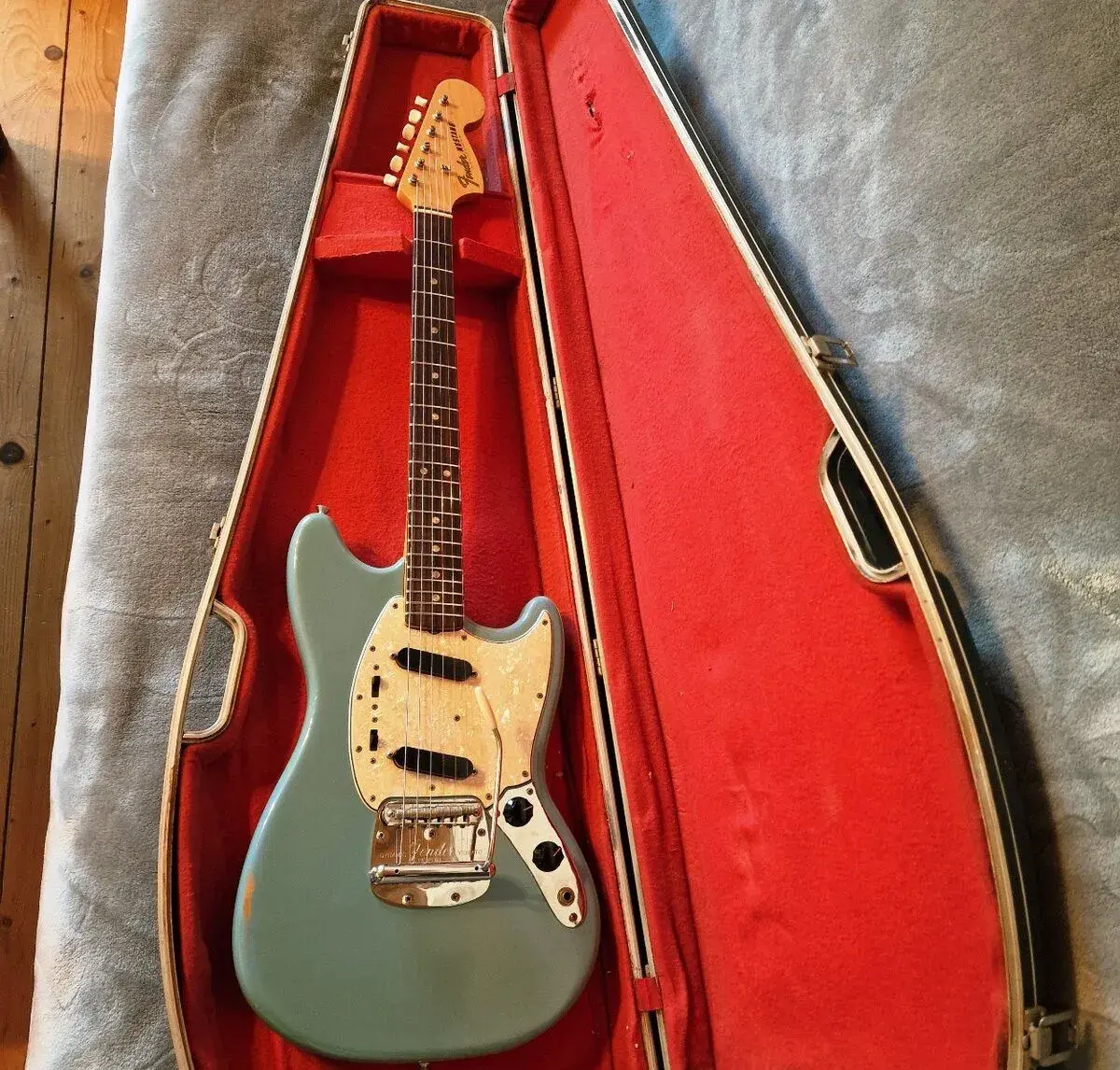 Fender Mustang Daphne Blue 1966 - 100% original
