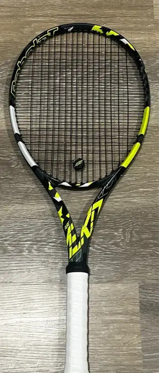 Tenisovou raketu Babolat Pure Aero 2023