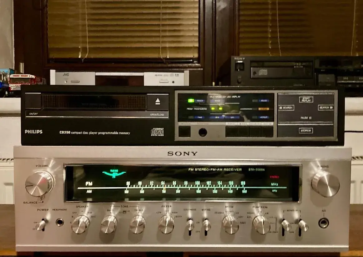 Sony STR 7055 A - velmi pěkný.