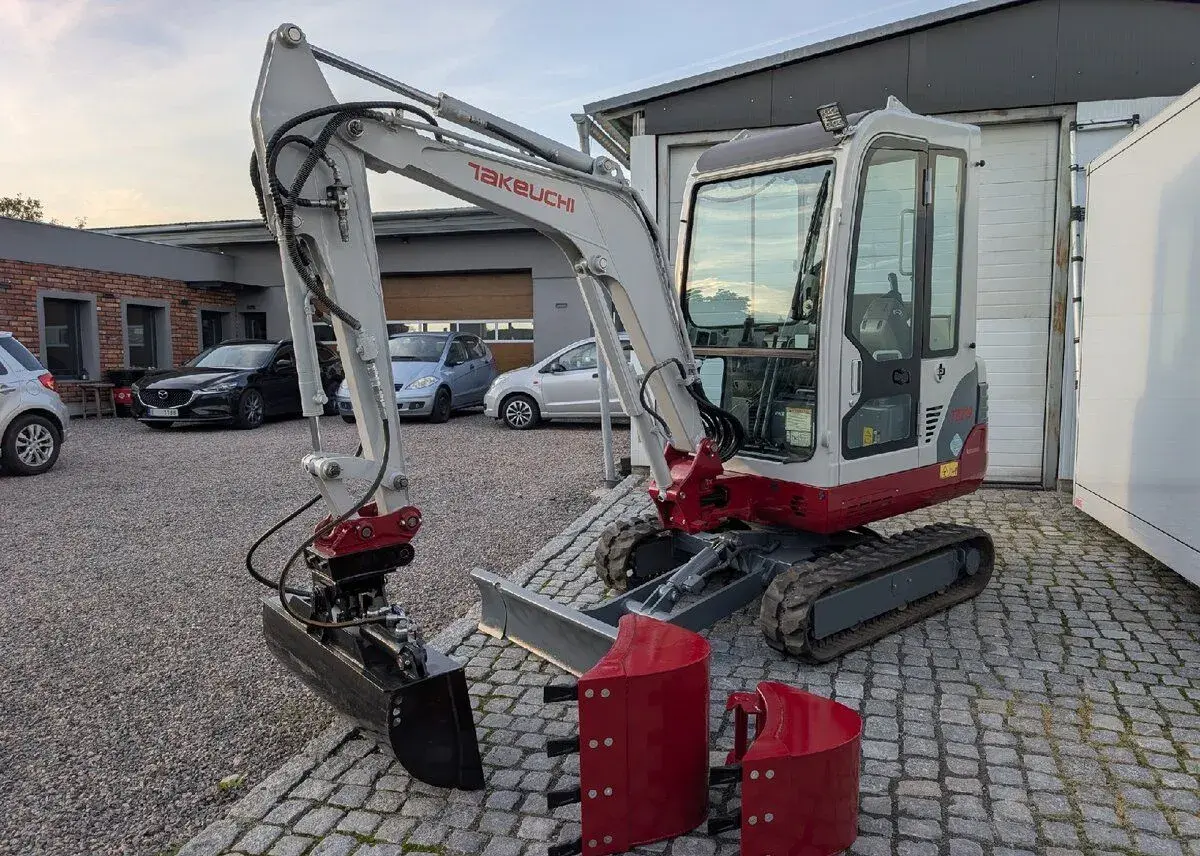 Minibagr Takeuchi TB219