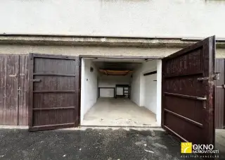 Garáž v lokalitě U Malého lesa