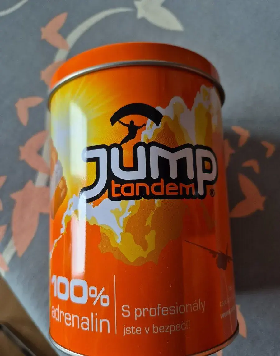Tandemový seskok padákem poukaz 3500 m. Padák