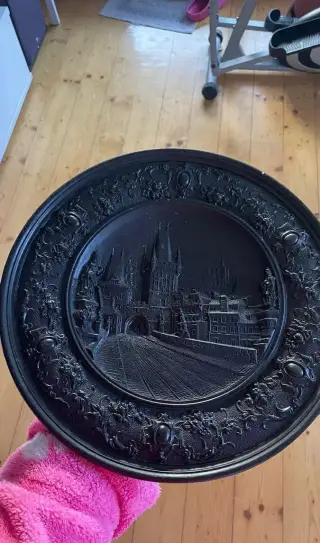 Dekorativní reliéfní talíř