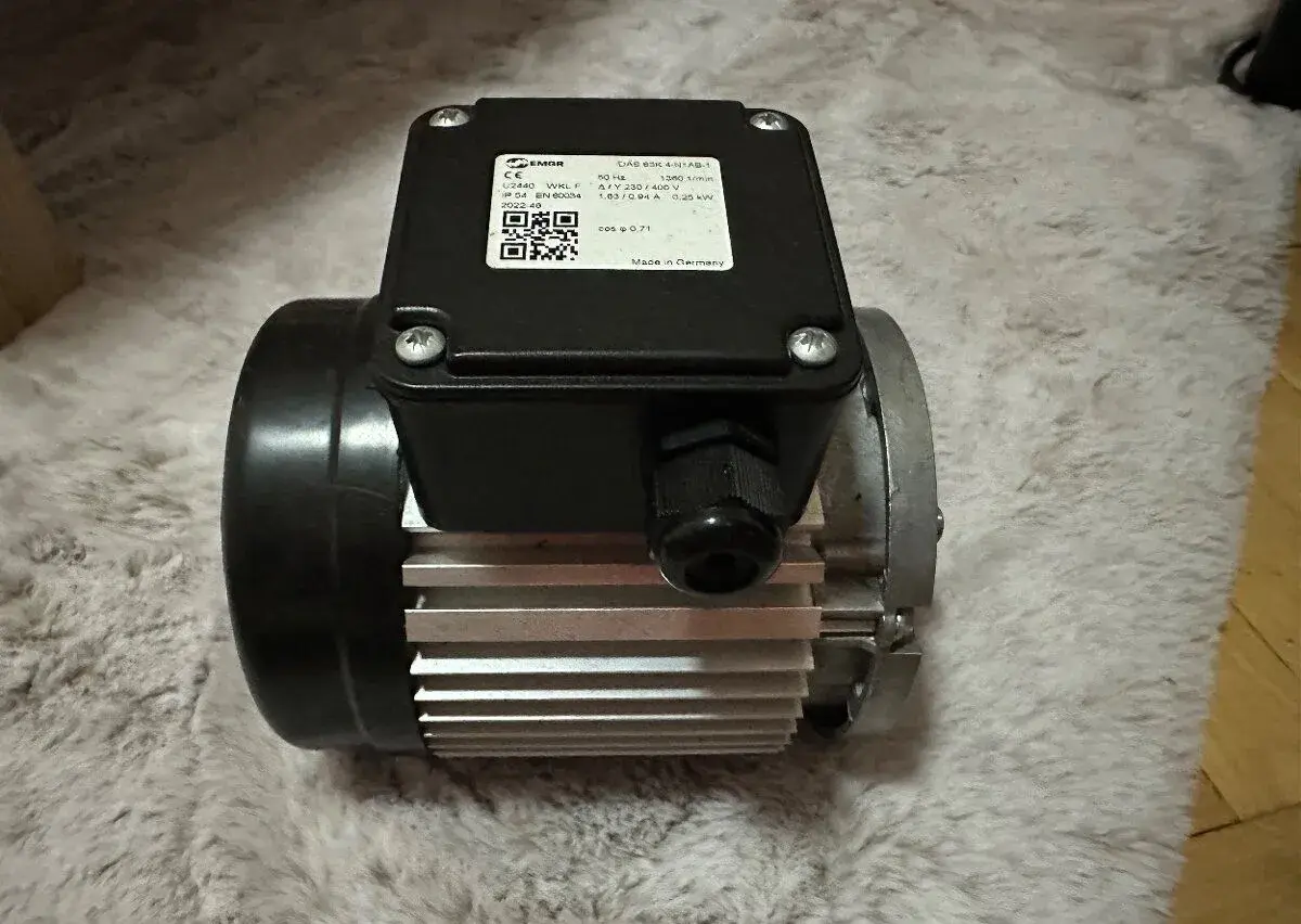 Nový elektromotor Emgr Das 63K 4-N1AB-1