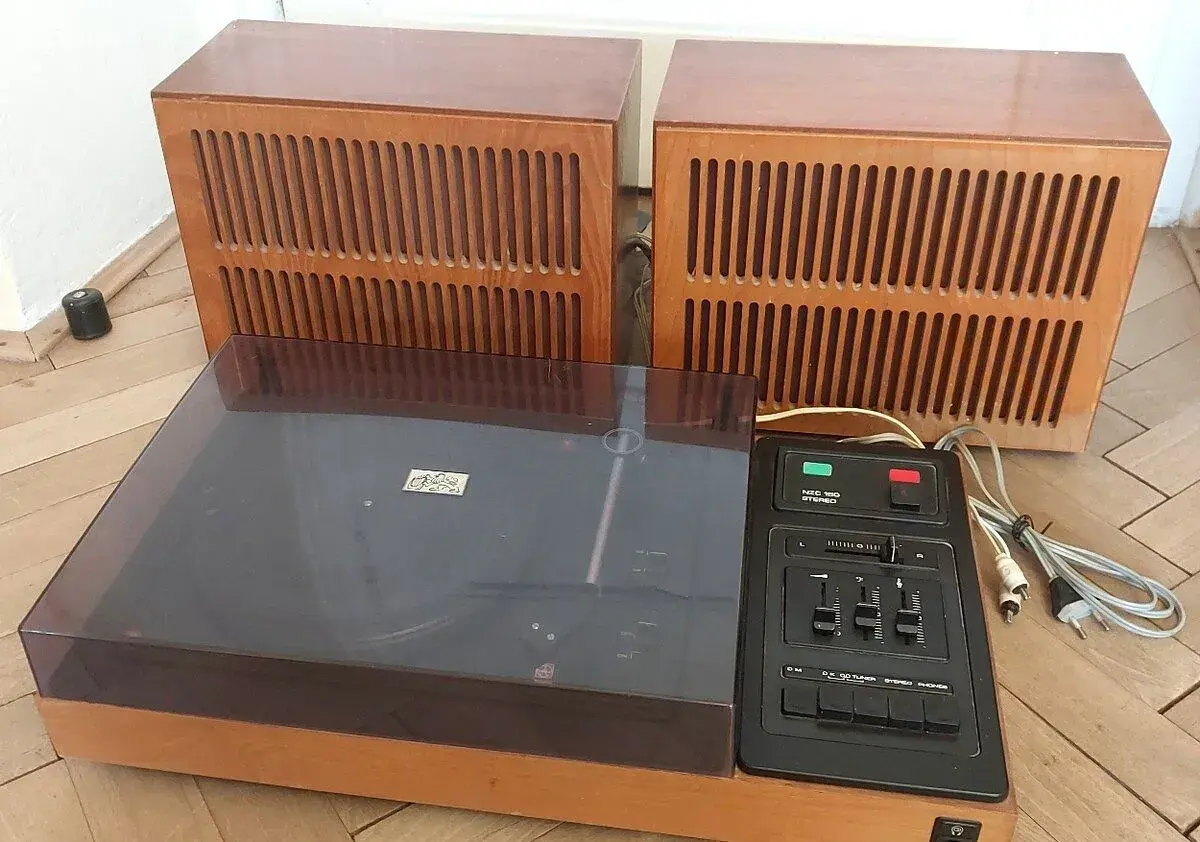 Gramofon NZC 150 vč. repro beden