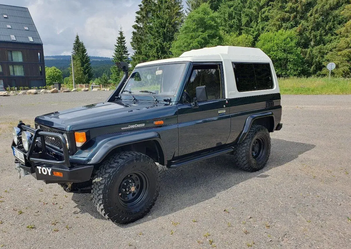 Toyotu Landcruiser HZJ 73