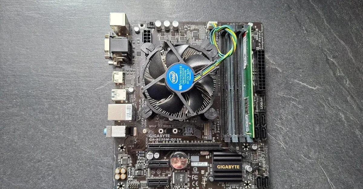 SET MB GIGABYTE B250M-DS3H + G4400 a 4GB DDR4