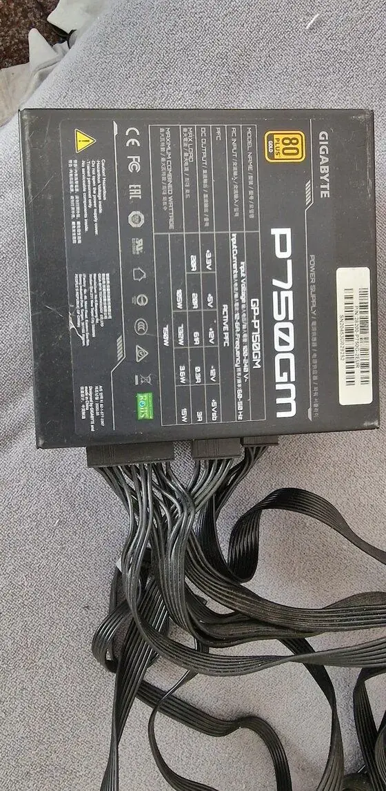 Zdroj gigabyte P750GM