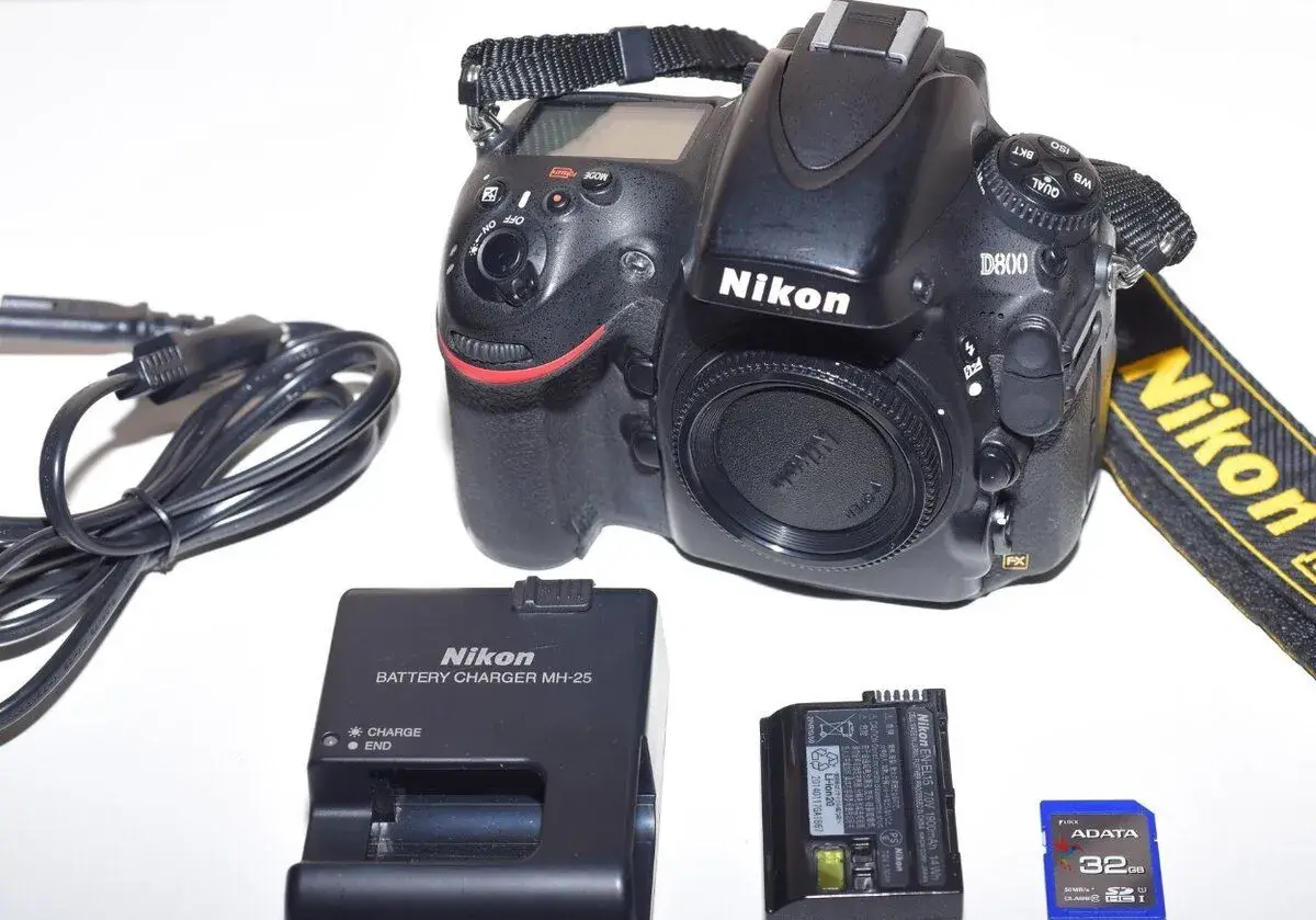 Nikon D800 FX + příslušenství