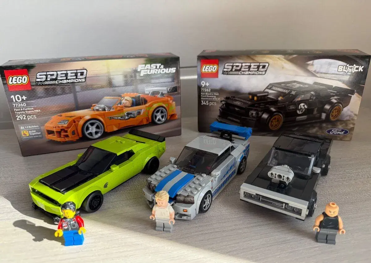 Lego auta 77262,77260 nové,zbytek složeno