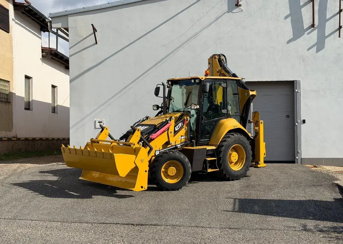 CAT 427F2 4x4 – traktorbagr / rypadlo-nakladač – 2 245 MTH