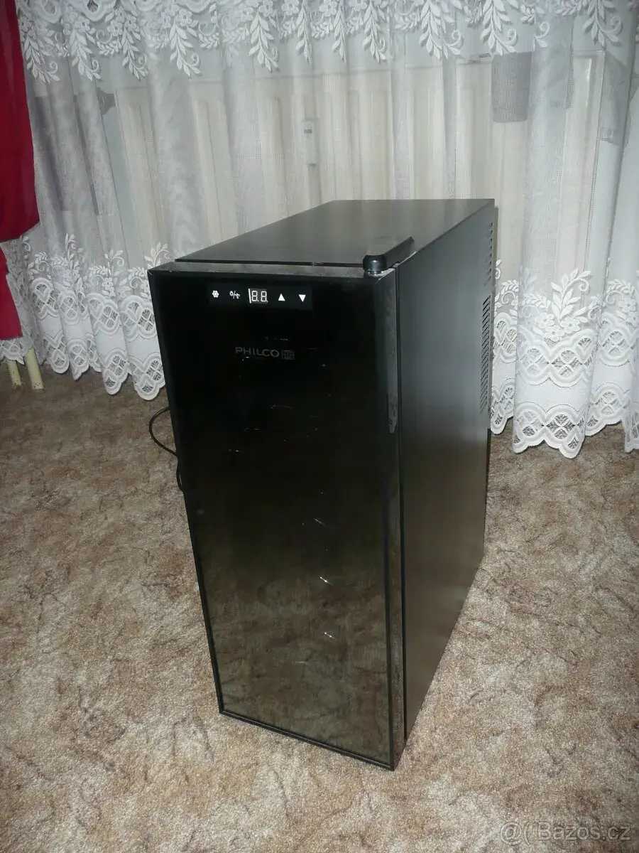 Vinotéku PHILCO PW 12 F