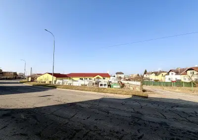 Areál v centru města s prodejnou, skladem a trojgaráží (užit
