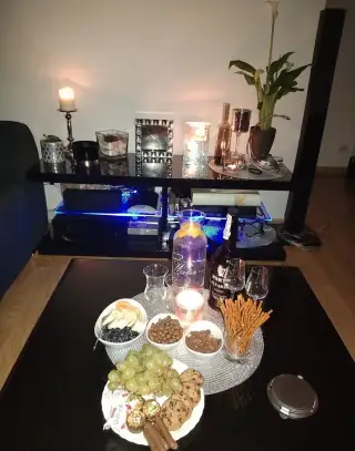 Tv stolek s led podsvícení